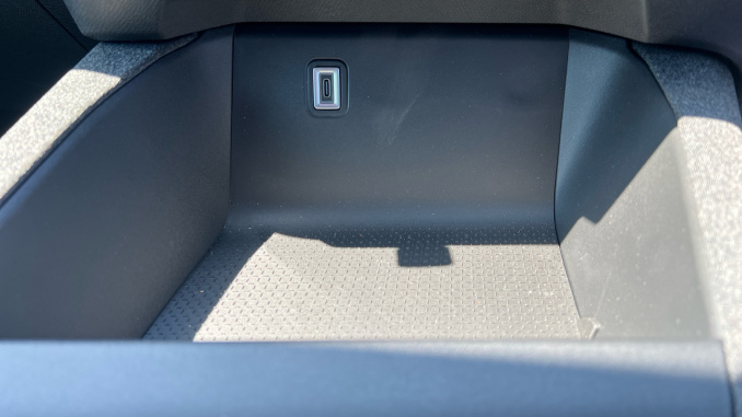 Vauxhall Grandland 157kW Design 73kWh 5dr Auto Electric Hatchback - Image 41